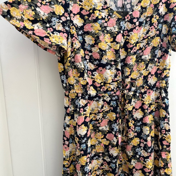 NWT Spring Vero Moda Floral Dress - Picture 2 of 7